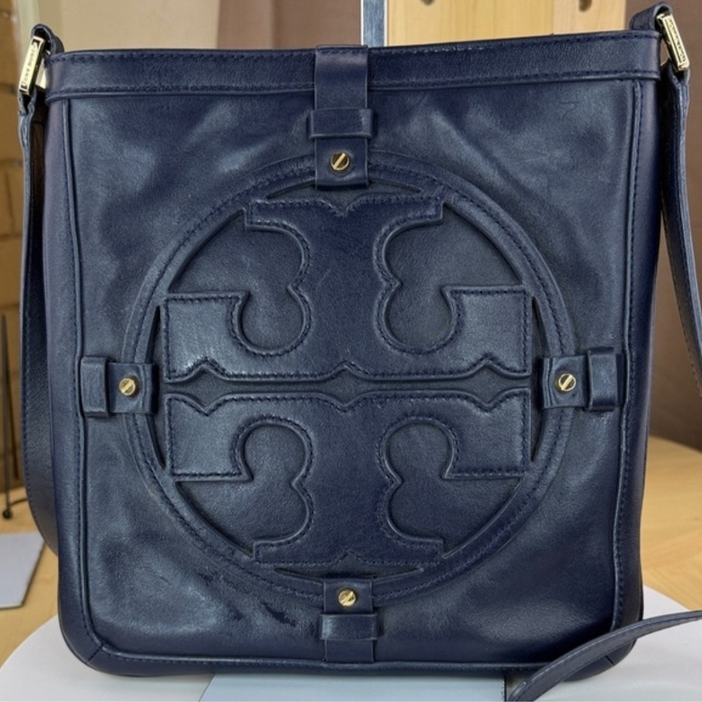 TORY BURCH LEATHER CROSSBODY BAG in STO~A~WAY NAVY - Picture 2 of 16